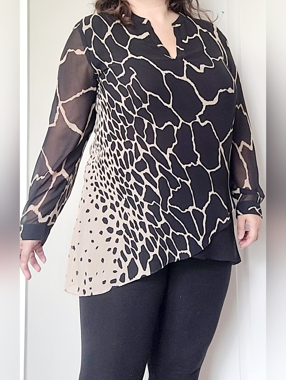 Chico's Women’s Black/Beige Animal Print Asymmetrical Chiffon Tunic Blouse 2/12